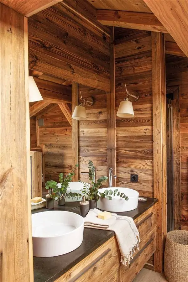 traditional white bathrooms