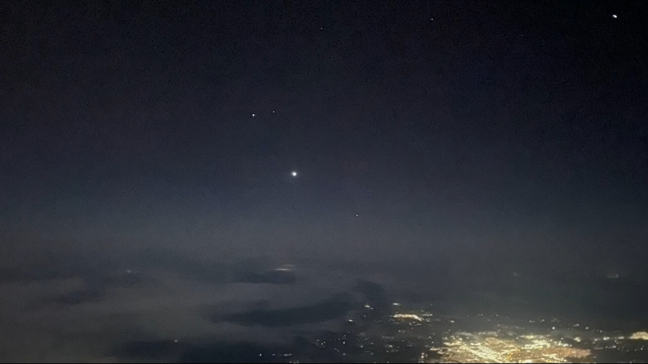 Mysterious lights in the Oregon sky: pilots report UFOs